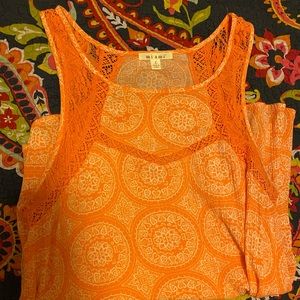 Range & white tank top w/lace details